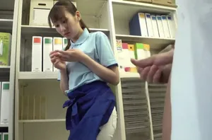 Anh thanh niên bất lực đưa vợ yêu cho cấp trên làm tình để thăng chức
