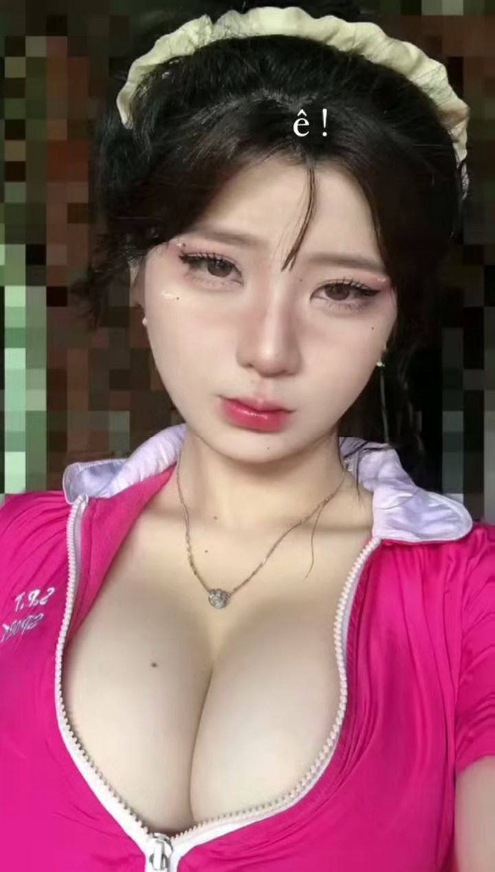 Qua nhà bạn chơi, “chơi” luôn anh trai của bạn
