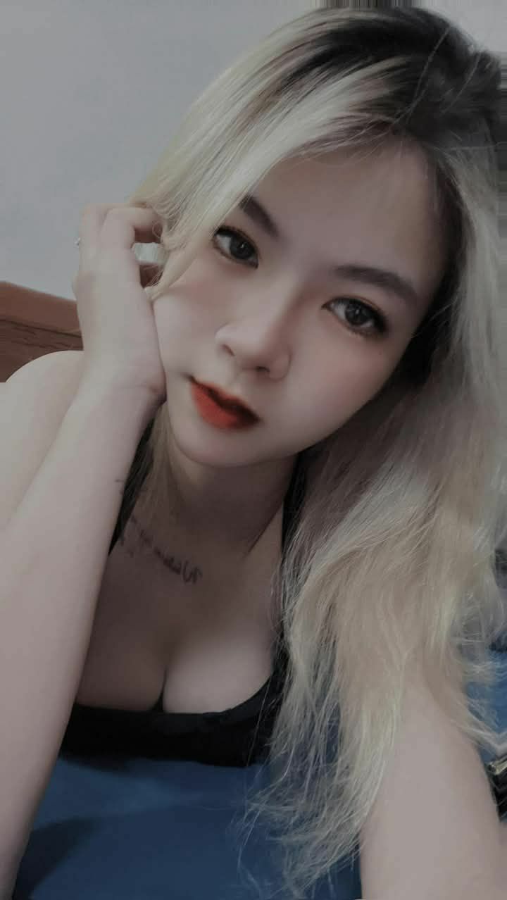 Cô chủ nhà dâm đãng và anh thợ sửa điều hòa may mắn